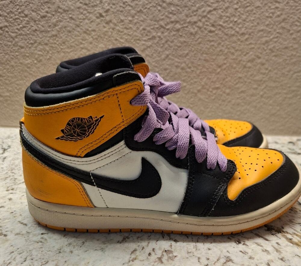 Air Jordan Sneakers Youth Sz 2 AQ266 Purple Laces High OG Taxi